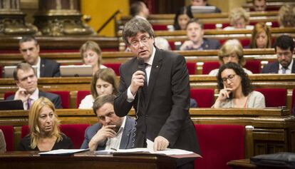 Puigdemont durante una sesión del control del Parlament.