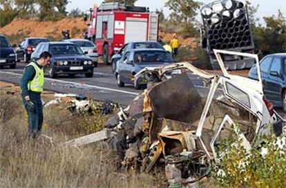 Estado de dos vehículos siniestrados el viernes en Topas (Salamanca), un accidente en el que muerieron dos personas.