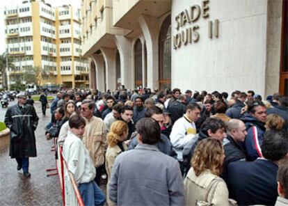 Colas para comprar las entradas del Monaco - Chelsea