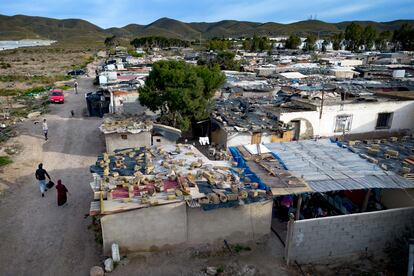 Algunas de la infraviviendas del asentamiento de Atochares, en Níjar (Almería). 