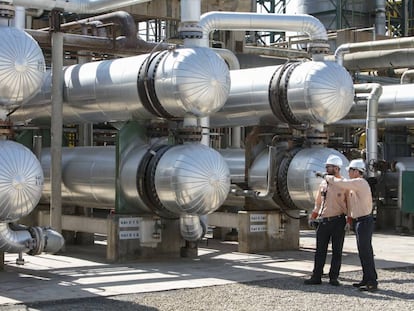 Refinería de Repsol en Tarragona que produce fuel para barcos de bajo contenido de azufre.