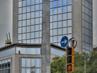 El edificio del Deutsche Bank, uno de los inmuebles emblemáticos que están en venta en Barcelona.