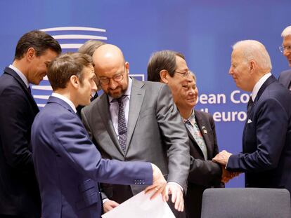 Joe Biden junto a varios líderes europeos, el jueves, en Bruselas.