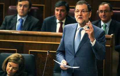 Mariano Rajoy responde a la oposici&oacute;n en el Congreso.