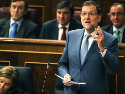 Mariano Rajoy responde a la oposici&oacute;n en el Congreso.