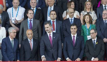 El Rei, Pedro Sánchez i Quim Torra, a la llotja durant la inauguració dels Jocs Mediterranis.