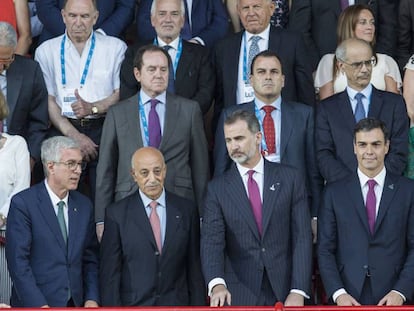 El Rei, Pedro Sánchez i Quim Torra, a la llotja durant la inauguració dels Jocs Mediterranis.