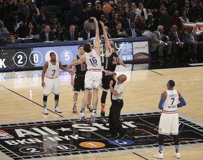 Los hermanos Gasol, en el salto inicial del All Star de 2015