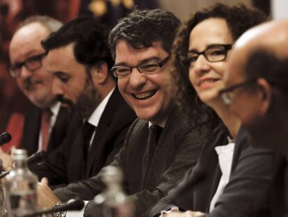 El ministro de Energía, Álvaro Nadal, en la primera reunión sobre pobreza energética con los partidos de la oposición