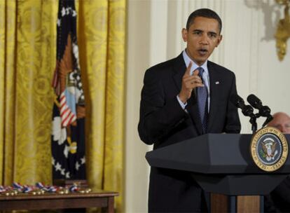 El presidente estadounidense Barack Obama pronuncia un discurso durante la ceremonia de entrega de las medallas nacionales de Ciencia, Tecnología e Innovación.