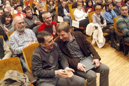 Iñigo Iruin y Rufi Etxeberria, durante la presentación del nuevo partido en el palacio Euskalduna en Bilbao.