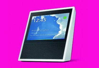 Echo Show  La inteligencia de Alexa al alcance de nuestra voz y de nuestros dedos.  Su pantalla táctil complementa el modelo de interacción para que podamos sacar provecho de todo su potencial.  229,99 $ (197,15 €)