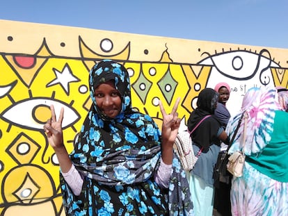 Las estudiantes de Mauritania pintan para transformar su mundo