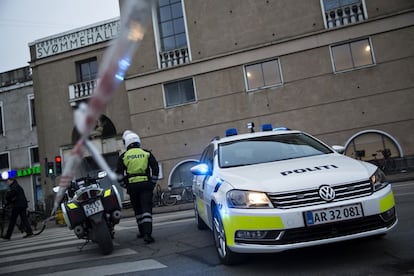 Fuerzas de seguridad buscan a los dos atacantes.