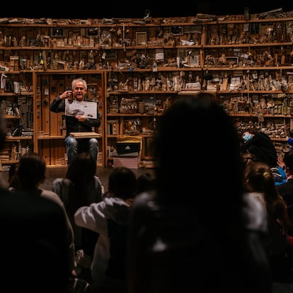 Escena de la obra 'Biblioteca de cuerdas y nudos'. Fotografía: Antonio Portillo Ramos