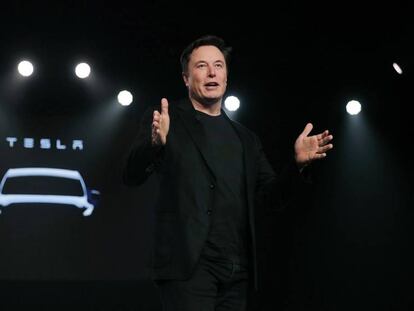 La última ocurrencia de Elon Musk, hacer Karaoke en los Tesla