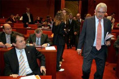 El líder de CiU, Artur Mas, contempla a Pasqual Maragall a su entrada ayer en la comisión del Parlamento catalán.
