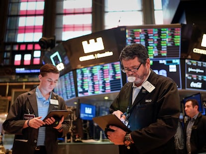 Intermediarios financieros, durante una jornada de agosto en Wall Street.