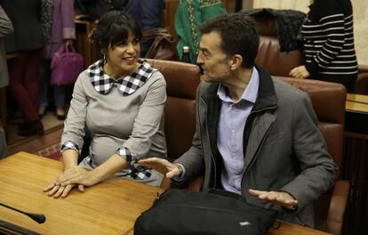 Los líderes de Adelante Andalucía, Teresa Rodríguez y Antonio Maíllo, en el Parlamento andaluz en enero de 2019.