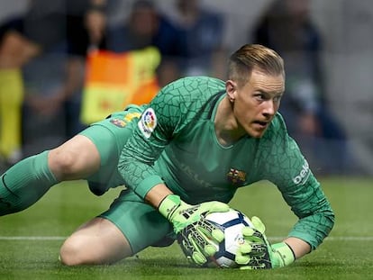 Ter Stegen ataja el bal&oacute;n ante el Atl&eacute;tico.