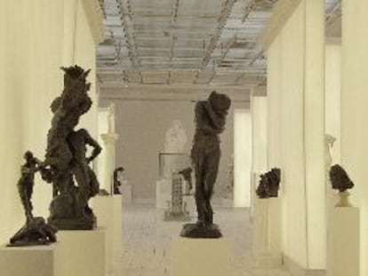 Aspecto de la exposición de Auguste Rodin en el Museo de Luxemburgo, con la escultura <b></b><i>Eva </i>en el centro.
Detalle de <b></b><i>Eva</i>.