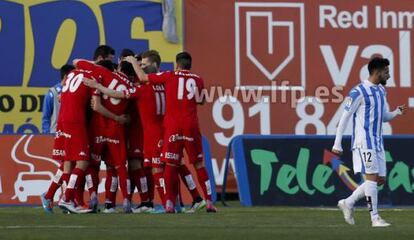 Los jugadores del Sporting celebran el gol del triunfo en Legan&eacute;s. 