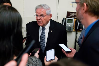 El senador demócrata Bob Menendez en una imagen en el Capitolio de Washington en mayo del año pasado