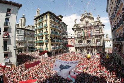 Some 12,000 people packed themselves into the square in front of Pamplona's City Hall for Wednesday's <i>chupinazo</i>.