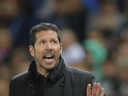 Simeone, durante el partido ante la Real Sociedad.