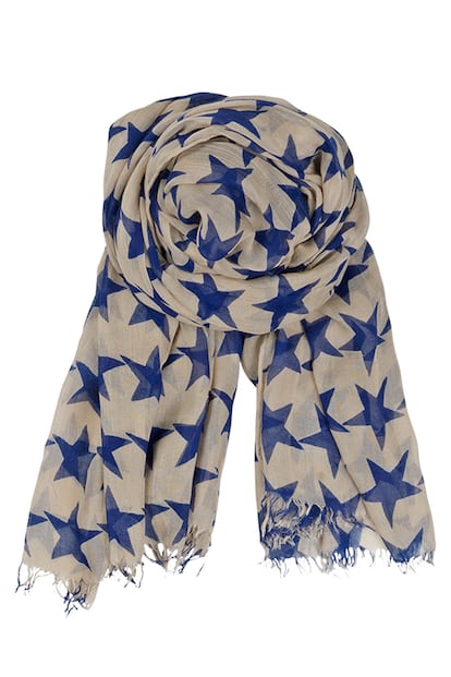 Foulard con estampado de estrellas de Becksöndergaard (85 euros).