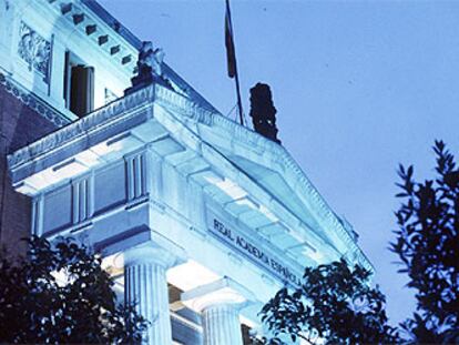 Fachada principal de la sede de la Real Academia Española de la Lengua.