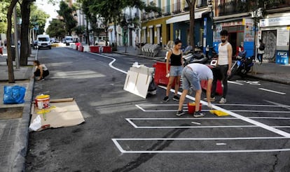 La calle de Galileo de Madrid cortada al trafico de coches.