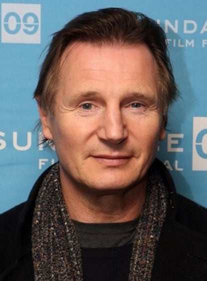 Liam Neeson está en serias conversaciones con los productores de la que será la versión cinematográfica de la popular serie de los ochenta <i>El equipo A</i>. Y es que el actor, que en marzo perdió a su mujer, Natasha Richardson, en un accidente en la nieve, es el principal candidato para convertirse en Aníbal, el canoso líder del grupo de veteranos de Vietnam erróneamente encarcelados que escapa de prisión para luchar por el bien. La producción de la cinta está a cargo de Tony y Ridley Scott y para representar al guapo Fénix están convenciendo a Bradley Cooper. Todavía queda por fichar a los actores que representarán a Murdock y M. A. Baracus, aunque se dice que uno de los candidatos para este último es el rapero Common.
