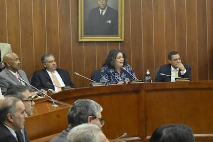 Angélica Lozano durante la Comisión Cuarta de la reforma laboral en el Senado, en Bogotá, el 26 de mayo de 2025.
