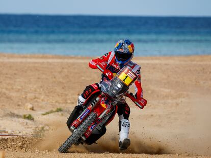 Sam Sunderland durante la jornada de este sábado en el Dakar.