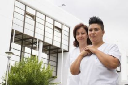 Nurse María (left) and nursing assistant Pilar, outside the Meixoeiros hospital in Vigo.