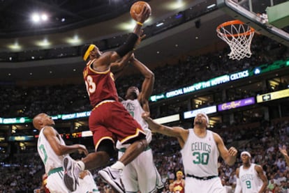 LeBron James, durante el partido