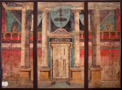 A fresco with a house from Boscoreale, on display in the exhibition ‘Alexander the Great and the East’ at the National Archaeological Museum of Naples until August 28.