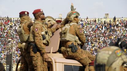 Llegada del presidente de Burkina Faso, Ibrahim Traoré, al estadio Sangoulé Lamizana.