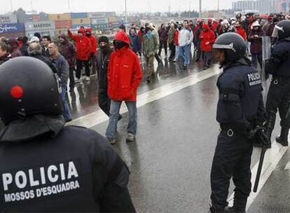 Marcha de protesta de varios centenares de conductores de autobuses de Barcelona.