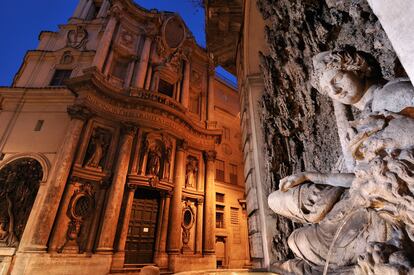 La iglesia de San Carlo alle Quattro Fontane y la fuente de Juno, en Roma.