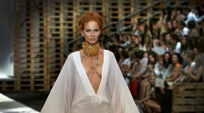 Una modelo desfila en la Valencia Fashion Week.