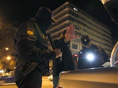 Patrullaje nocturno con 'los bronce'.