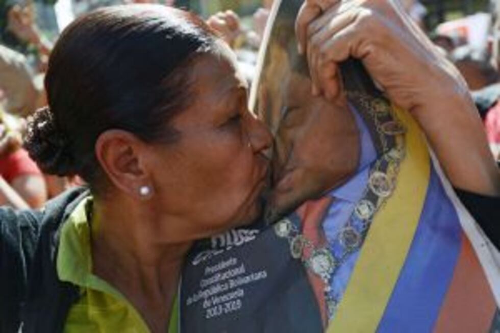 Miles de venezolanos salen a la calle para mostrar su apoyo a Chávez ...