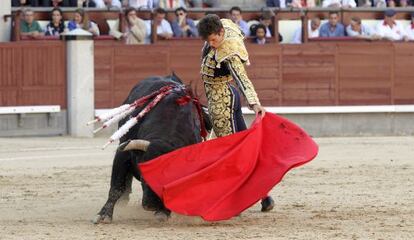 Daniel Luque, con la muleta, ayer por la tarde en las Ventas. 