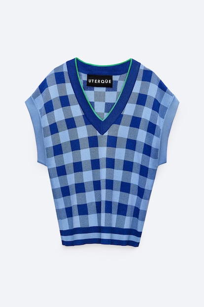 Chaleco de punto de cuadros (69 €) de Uterqüe.