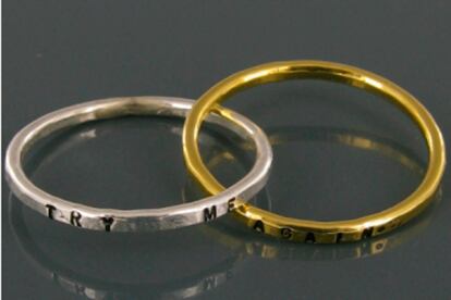 Estos anillos entrelazados de metal en color plata y oro son de Corpus Christi para Winaretta. (78 euros)