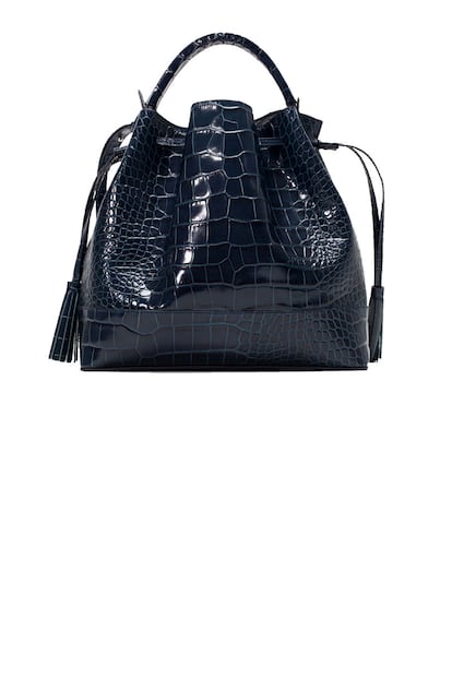 Bolso tipo saco de Zara (129 euros).