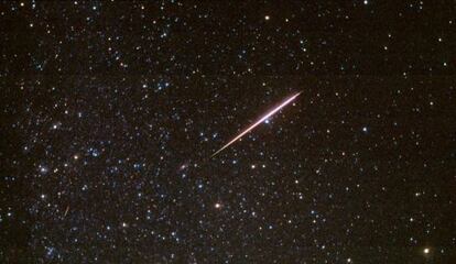Fotografía de un gran meteoro en la lluvia de perseidas de 1997.
