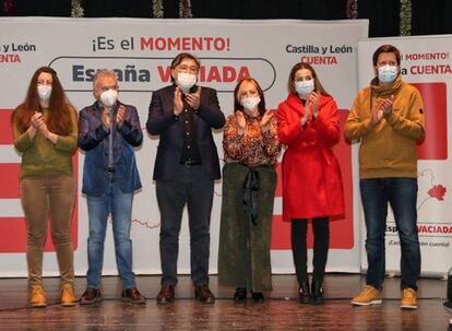 Los candidatos de la España Vaciada a las elecciones de Castilla y León, este lunes en Ampudia (Palencia).